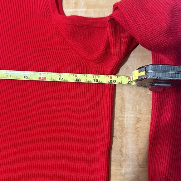 Cold shoulder sweater - Picture 4 of 6